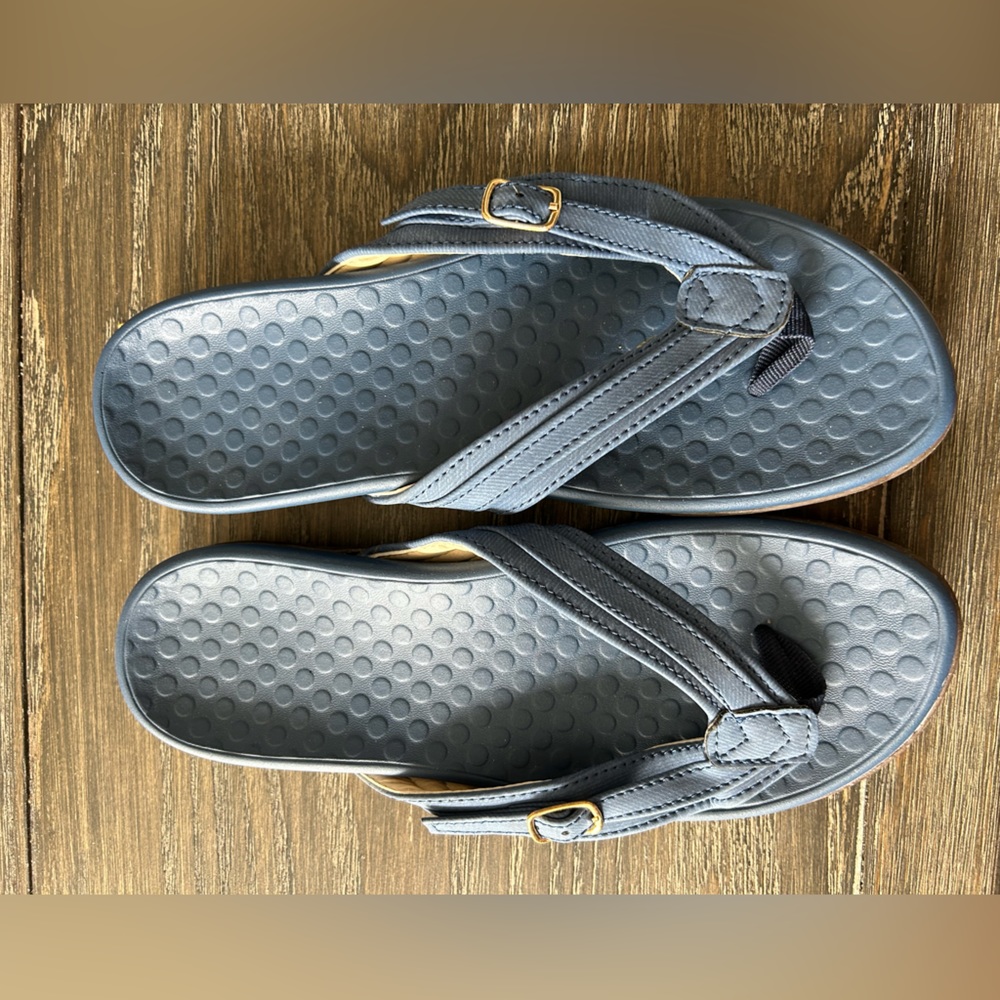 NWOT Blue Vionic sandal